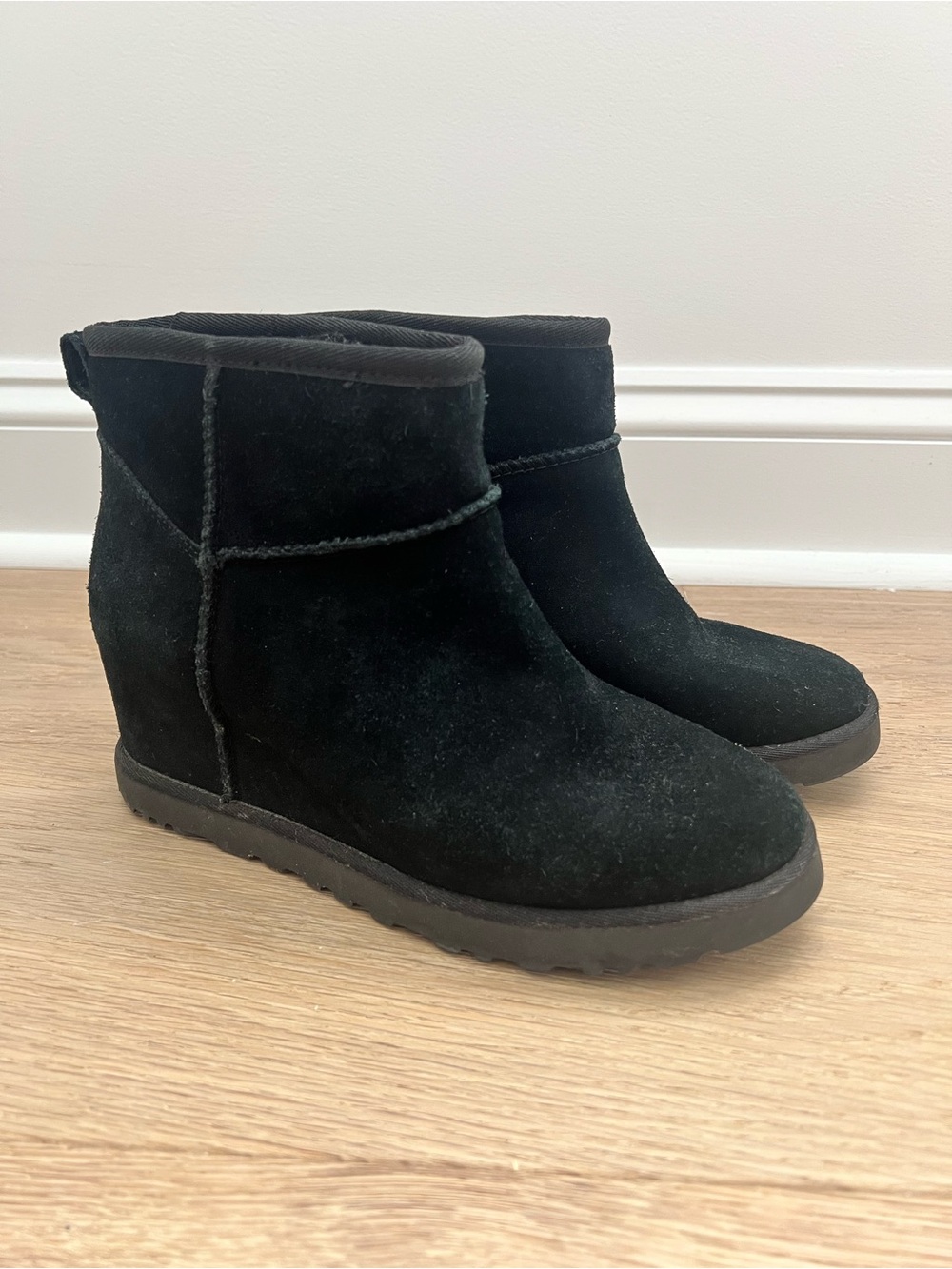 UGG Classic Femme Mini Boot Black Women’s Size 7.5